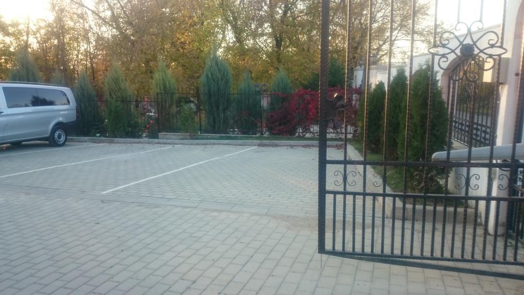Carla'S Apartment, Airport & Train Station Shuttle Iasi Exterior foto