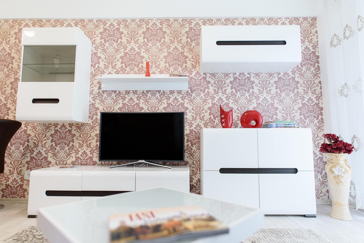 Carla'S Apartment, Airport & Train Station Shuttle Iasi Exterior foto